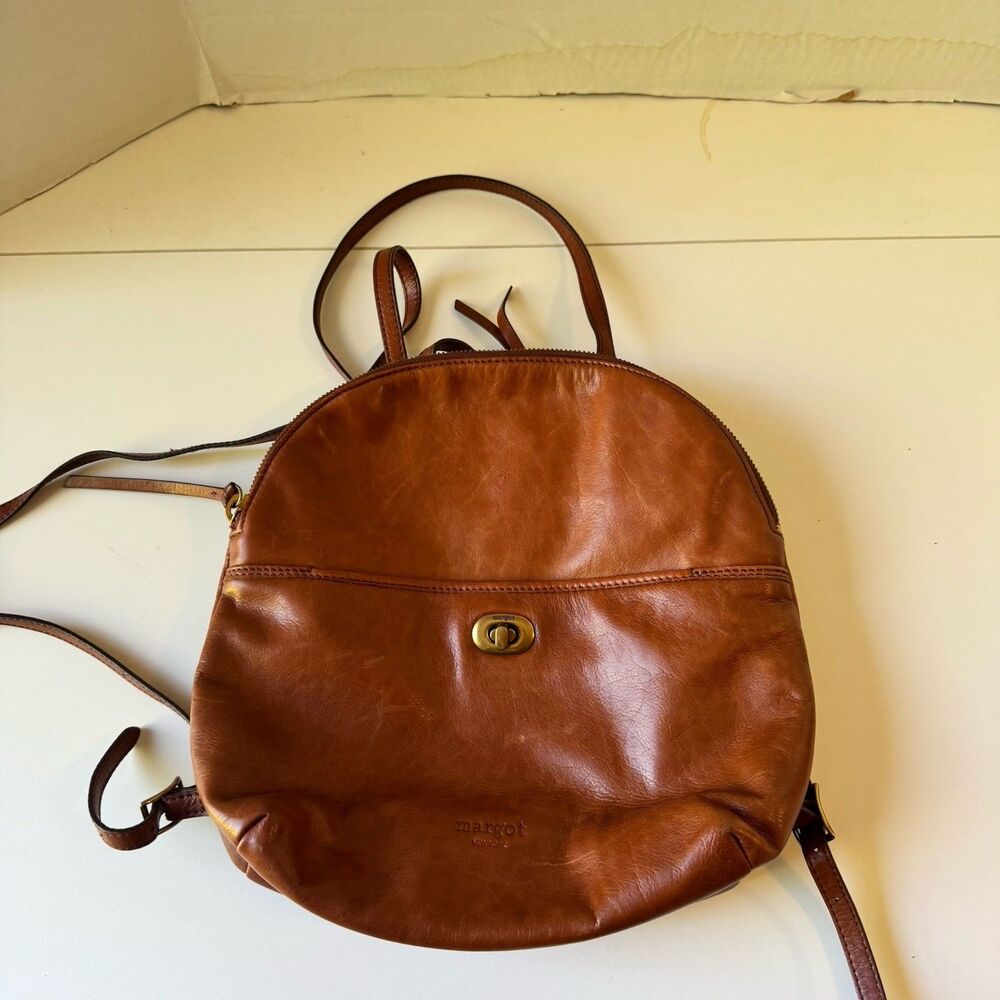 Margot New York 100% leather backpack brown chic minimalist soft zip